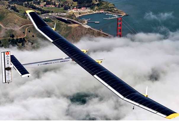 Parti du Japon le 29 juin, l'avion Solar Impulse, propulsé uniquement par l'énergie solaire, se pose à Hawaï,