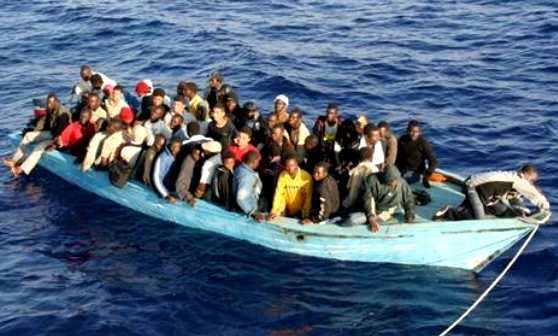 Une embarcation d'immigrés clandestins fait naufrage au large de la Libye.